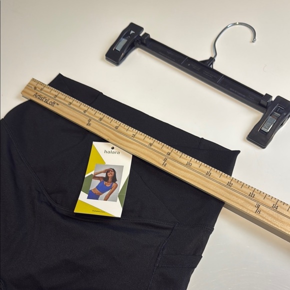 Halara Black Women's High-Waisted Crossover Leggings Size Small NWT - Picture 6 of 8